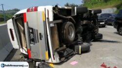 Mobil Rombongan Pengantar Haji Mengalami Kecelakaan di Tol Solo-Semarang, Delapan Penumpang Terluka